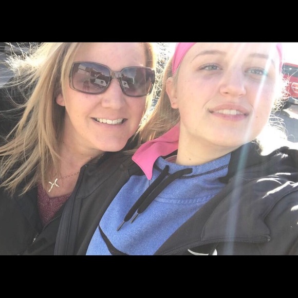 Meet your Posher, Nicole - Picture 8 of 8